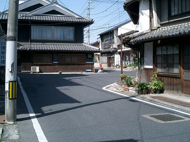 イナバ化粧品店 稲葉化粧品店 へ行こう ｂ ｚ稲葉浩志さんの故郷津山への旅